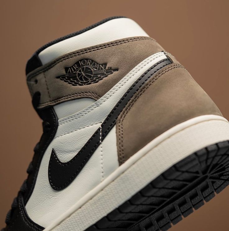 Air Jordan 1 Retro High 'Dark Mocha' Sneakers
