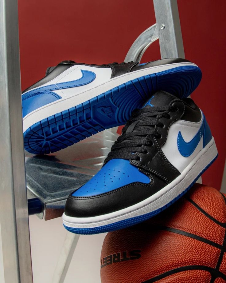 Air Jordan 1 Retro Low 'Royal Toe' Sneakers