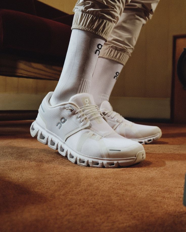 On Running Cloud 6 'All White'