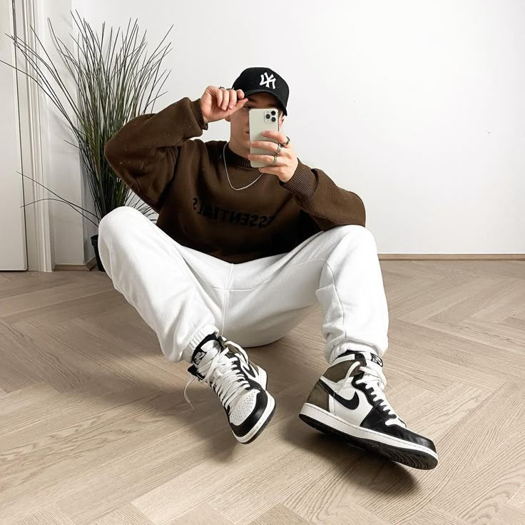 Air Jordan 1 Retro High 'Dark Mocha' Sneakers