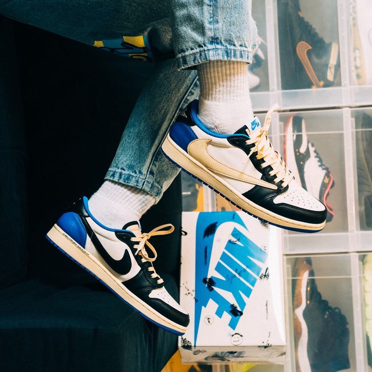 Air Jordan 1 Retro Low x Travis Scott 'Fragment Design'