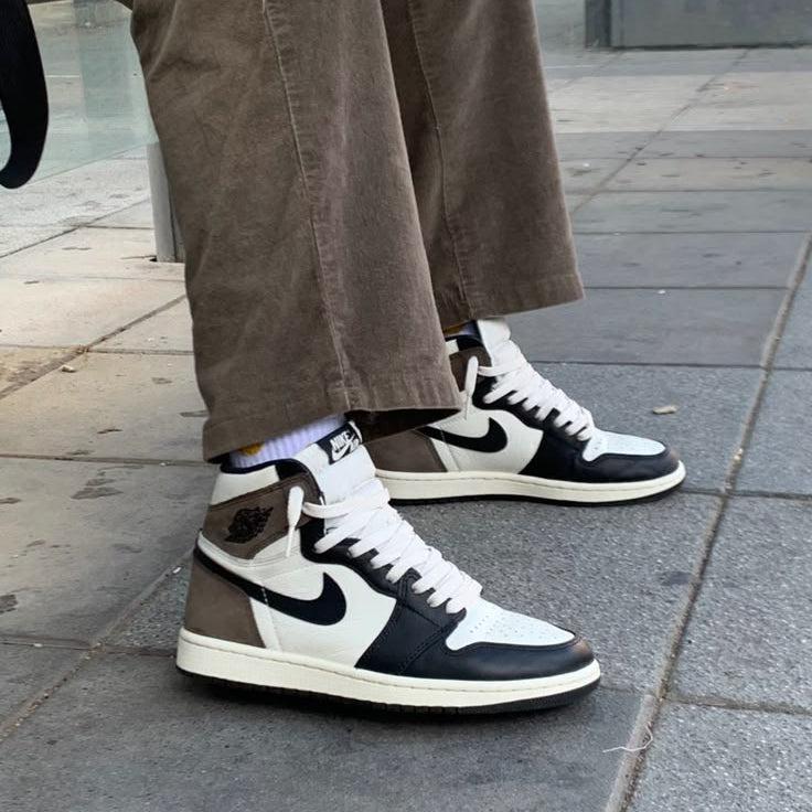 Air Jordan 1 Retro High 'Dark Mocha' Sneakers