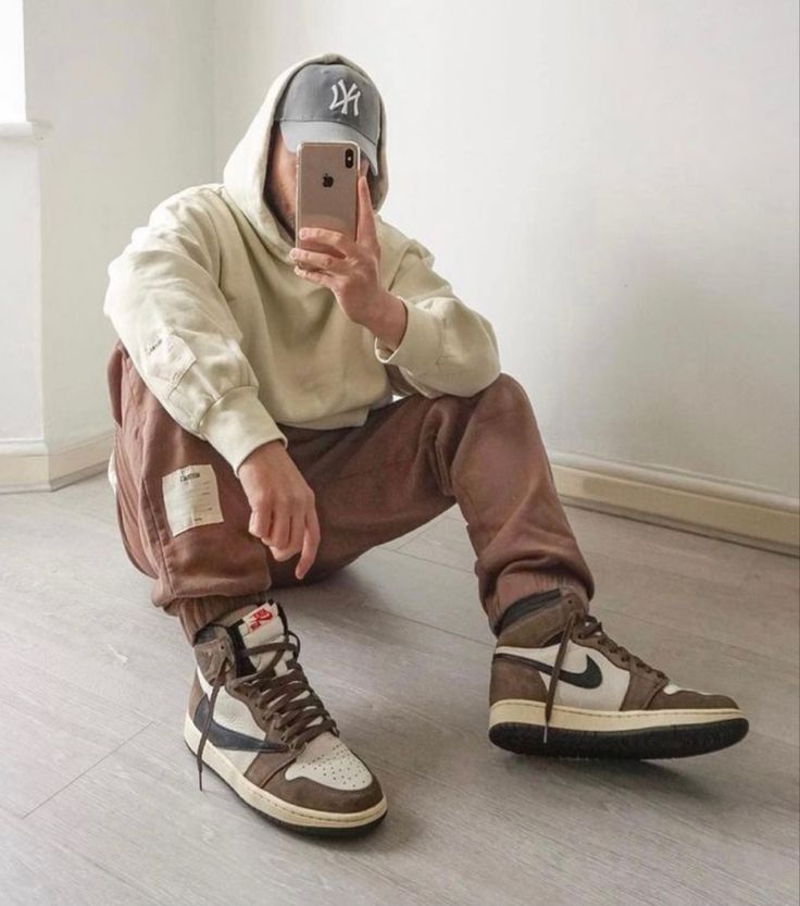 Air Jordan 1 Retro High x Travis Scott 'Mocha'