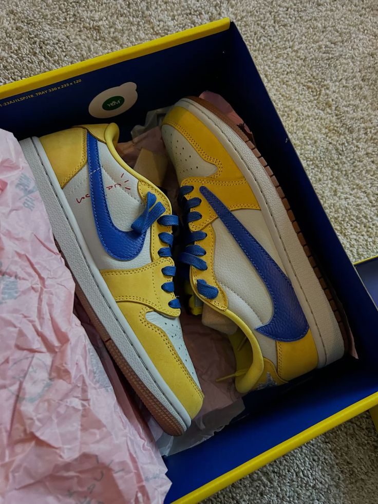 Air Jordan 1 Retro Low x Travis Scott 'Canary'